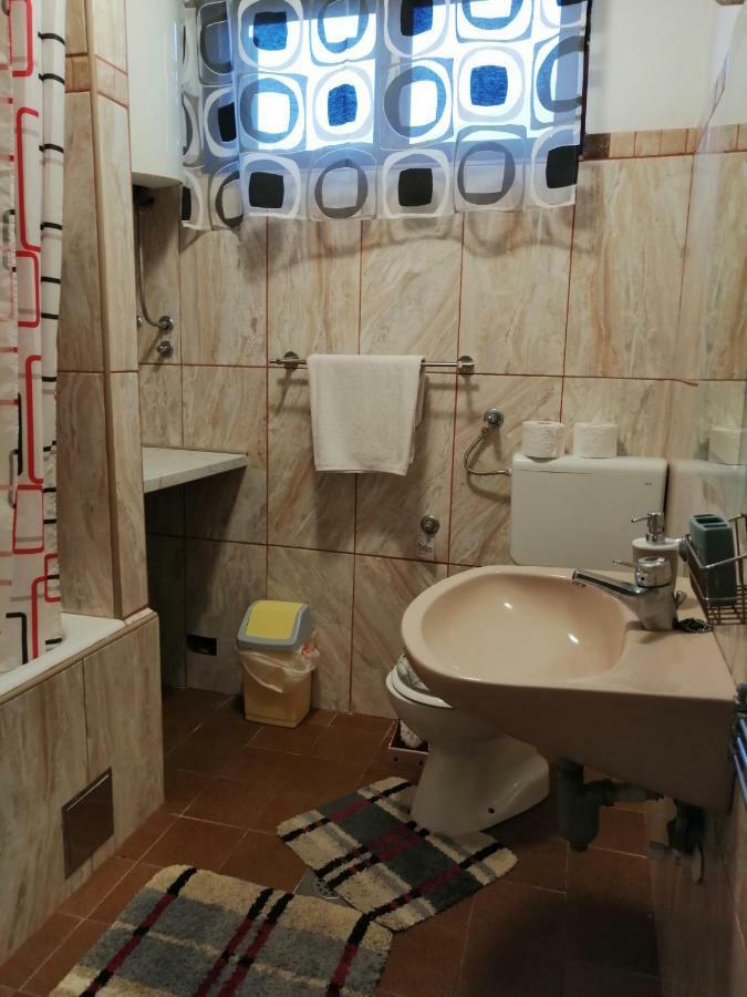 Apartmani Petra Vrsi Exterior photo
